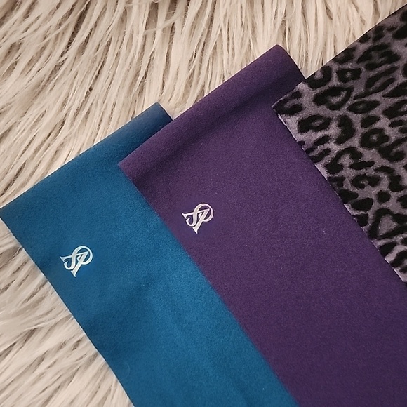 NWT Victoria's Secret Thongs Size Medium - Picture 2 of 5